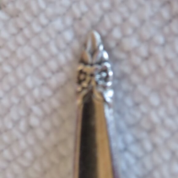 Rogers Bros. IS 1965 Vintage Silver Garland Pattern Demi-Tasse Spoons, Set of 7 - Picture 3 of 5